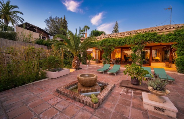 El Rosario 4 bedroom villa exquisite design 1300m2 plot with fully grown trees