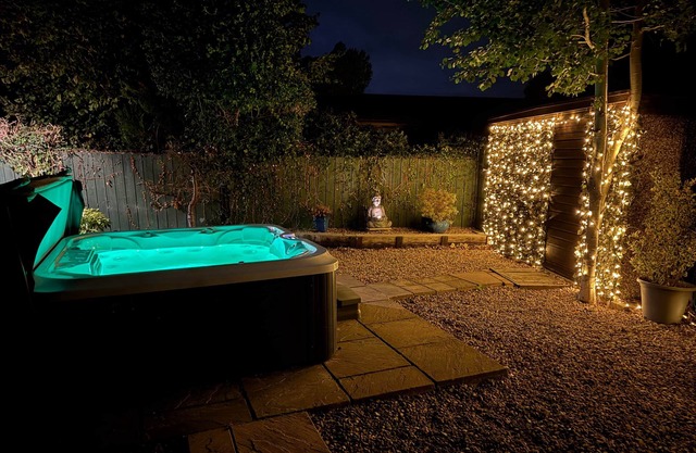 Elckys Holiday HOT TUB Lodge York