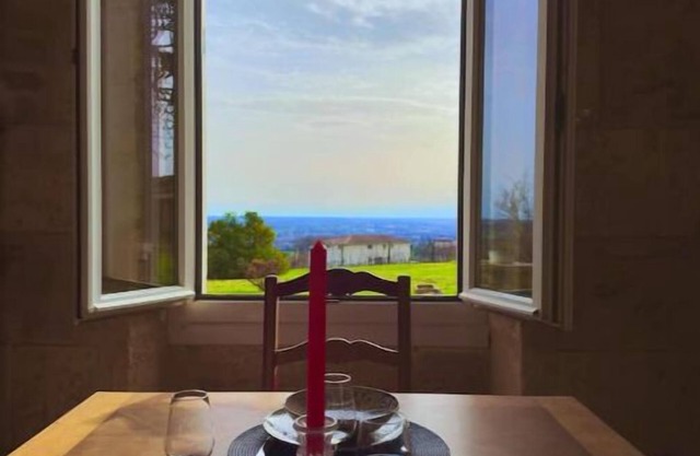Elegance and Charm at the Heart of the Vineyards - Pool and Handcrafted Decor