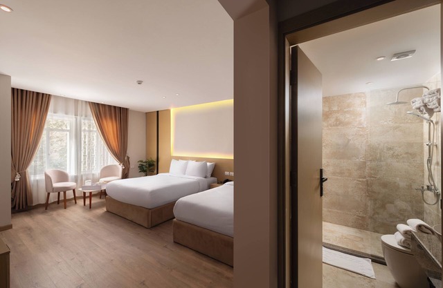 Elegance Grand City Hotel