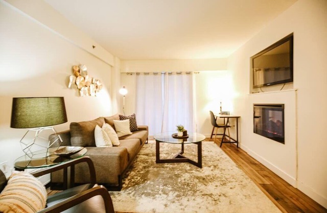 ~ Elegant 1 Bedroom Condo ~