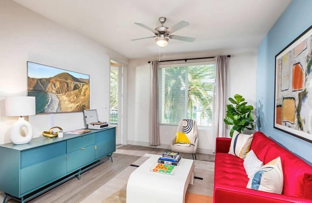 Elegant 1BR Condo w Stunning Outdoor Pool in Fremont