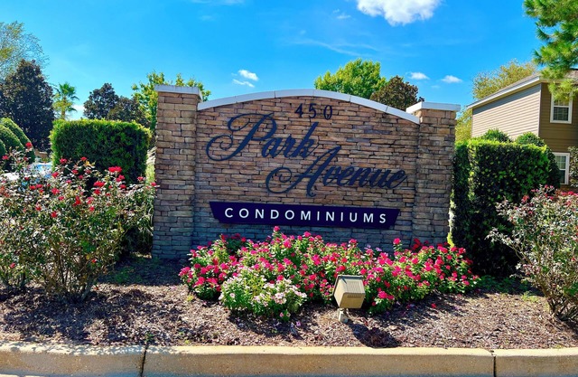 Elegant 3-bedroom condo with 2 King beds/2 twins close to OWA/Foley Sports Plex.