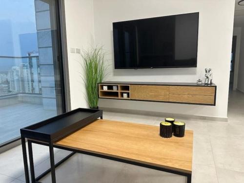 Elegant 3 bedroom Ocean view Condo in Kiryat Yam