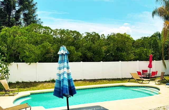Elegant 3 Bedrooms with private pool, close to Disney World,Downtown Kissimmee.