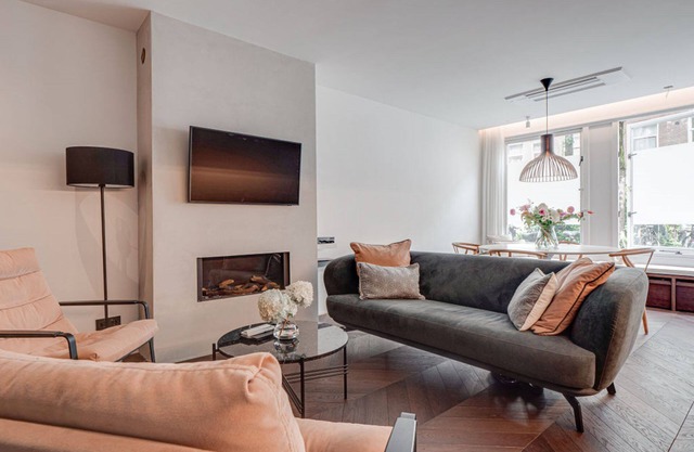Elegant 3-Room Apartment with AC , Located in the Heart of De Pijp