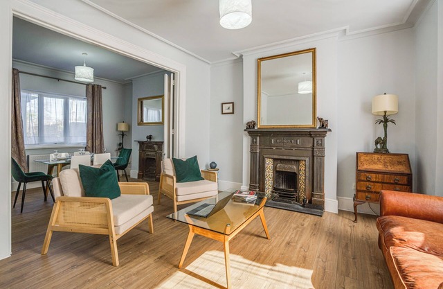 Elegant 4BR Victorian Gem in East London – Your Perfect City Retreat!