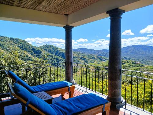 Elegant 4BR Villa w Ocean views in Playa Potrero - Casa de Estrellas