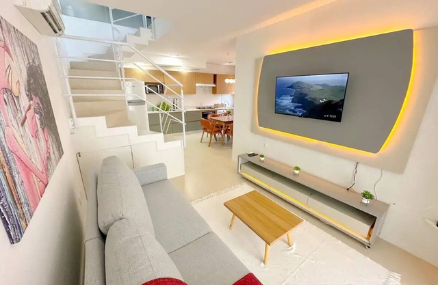 Elegant Duplex with Master Suite