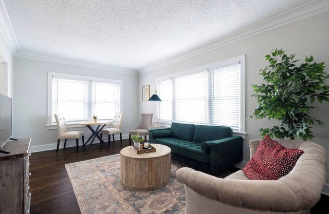 Elegant/Entire Unit/1 Bedroom