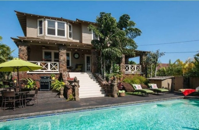 Elegant Hibiscus Manor, Private Saltwater Pool, AC, BBQ, Garage & EV Charger