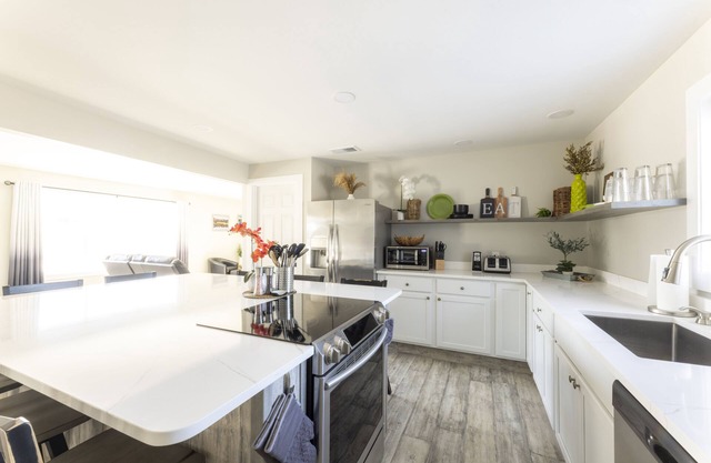 ELEGANT HOME & a GOLFERS PARADISE