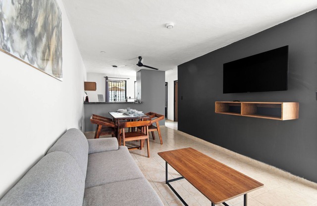 ELEGANT HOUSE/NEAR THE AIRPORT, MERIDA, YUCATAN. HOUSE MR