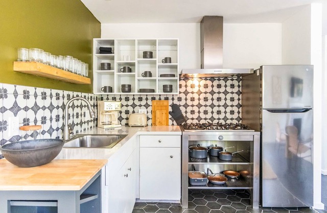 Elegant Long Beach Getaway - 2 Units & Patio