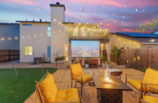 Elegant Retreat for 10 Hot Tub Games Mini Golf Stylish & Serene Getaway