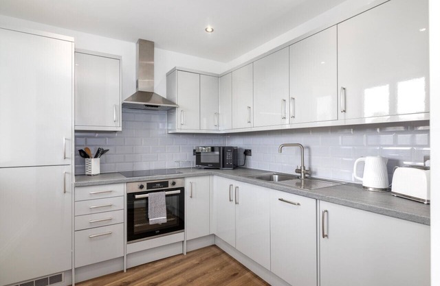 Elegant, Spacious , Luxury 2 bed, apartment with Parking