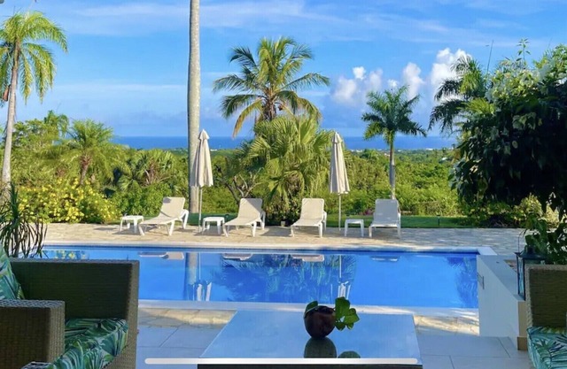 Elegant & Spacious Villa with Breathtaking Ocean Views