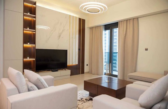 Elegant Style Brand new 2BDR in Heart of Downtown