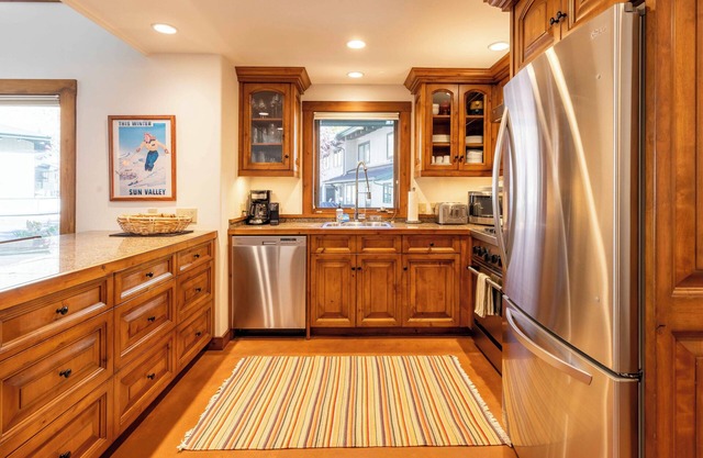 Elegant Three Suite Condo Steps to Warm Springs Lodge