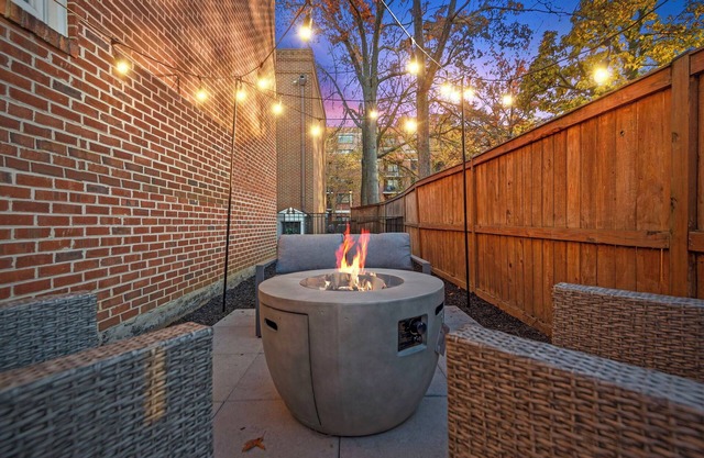 Elegant Townhome ★ Heart of Arlington ★ Kid & Pet-Friendly