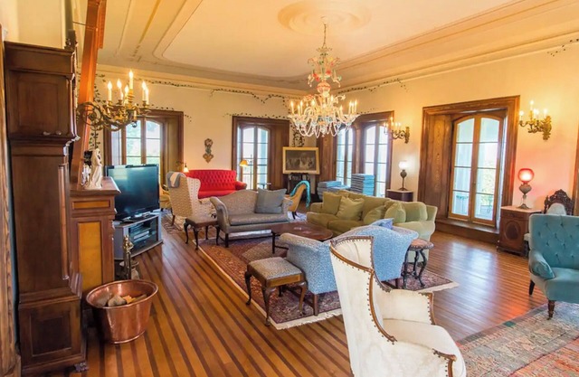 Elegant Victorian & Quarters