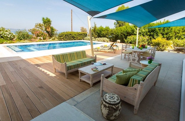 Elegant Villa, Private Pool, Sauna, Views to Mediterranean Coast & Countryside (Disabled Friendly)
