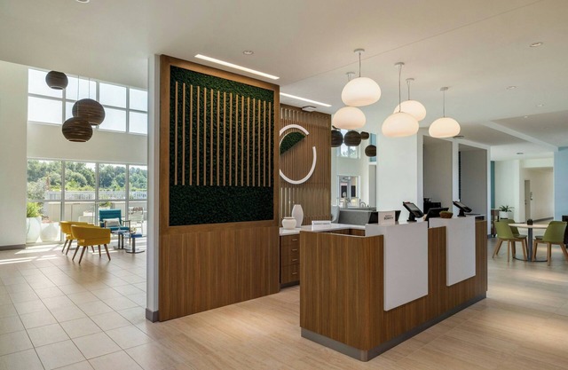 Element Charleston Airport