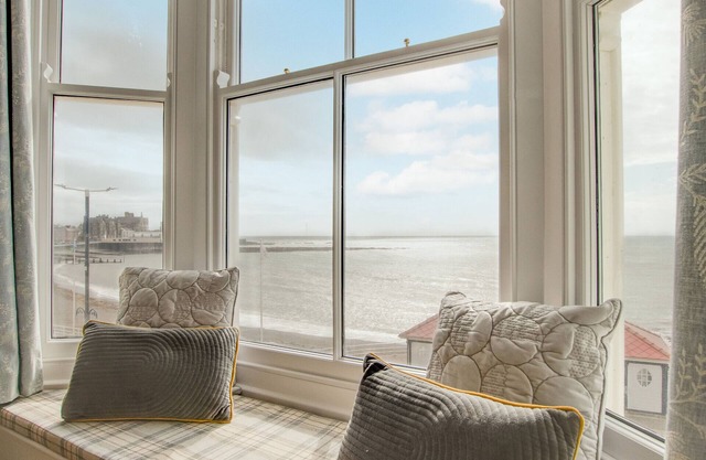 Elenydd Apartment - One Bedroom Apartment, Sleeps 2
