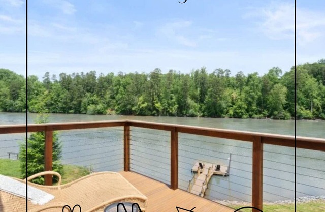 Elevated cottage on the Catawba River with lots of outdoor space!