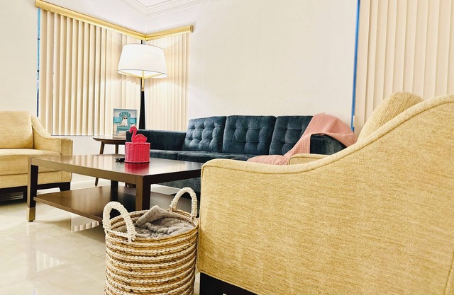 Elite Vegas Retreat: 4BR 3BA with Stearns & Foster Beds & Fully Equipped Kitchen