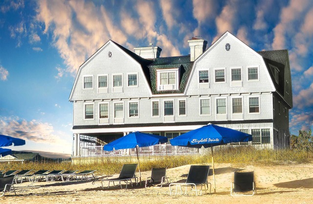 Elizabeth Pointe Lodge