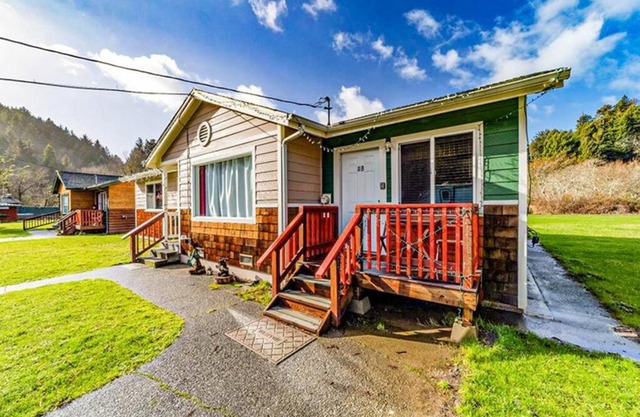 Elk Meadow Cabins 11B Roosevelt Elk - Single Room