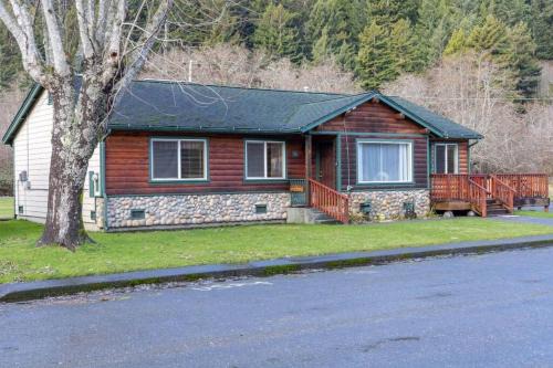 Elk Meadow Cabins 19A Johnny Redwood Suite