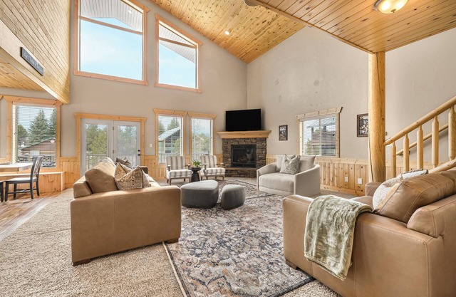 Elk Ridge Retreat-25m to Yellowstone+hot tub+home theater