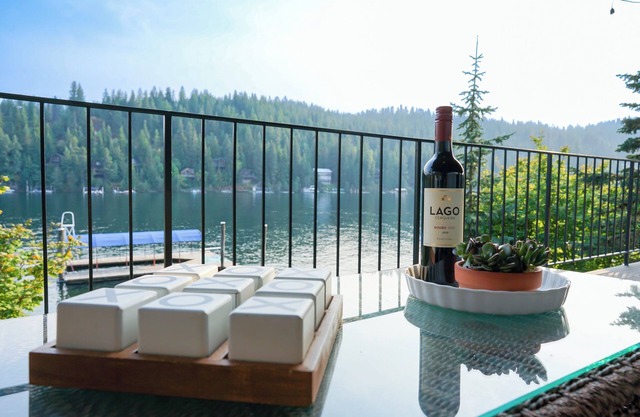 Ellen's Escape in Rockford Bay/Lake CDA — no wake zone and family friendly.