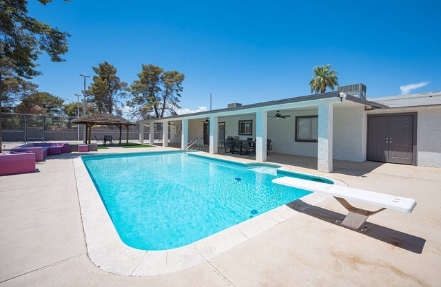 Emerald · 33% Offspring special - Extraordinary House