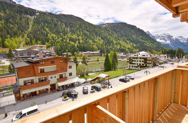 EMERALD 37 STUDIO 022143-AT-672308