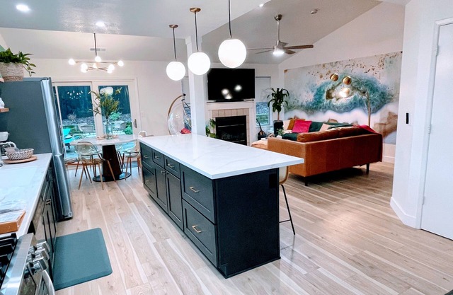 Emerald House - striking, remodel in tranquil, central neighborhood