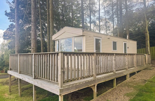 Emerald Pines - UK50577