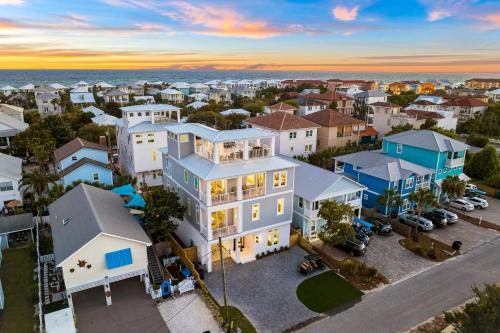 Emerald Sunset by AvantStay 9BDR Villa PoolGame RoomRooftopWalk to Beach