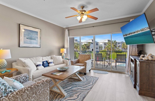 Emerald Waters 206 - Private Beach Access, Community Pool, Hot Tub, Near Dining!