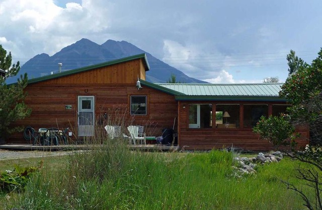 Emigrant Cabin on 10 Acres with BBQ and Peaceful Views