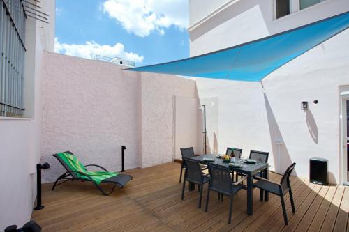 Emily in Athens - Central Veranda flat with Starlink