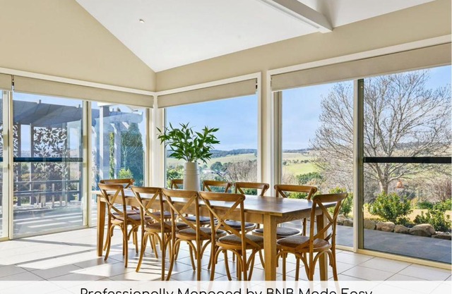 Emma's Lane Panoramic Views Elegant Styling Sleeps 8