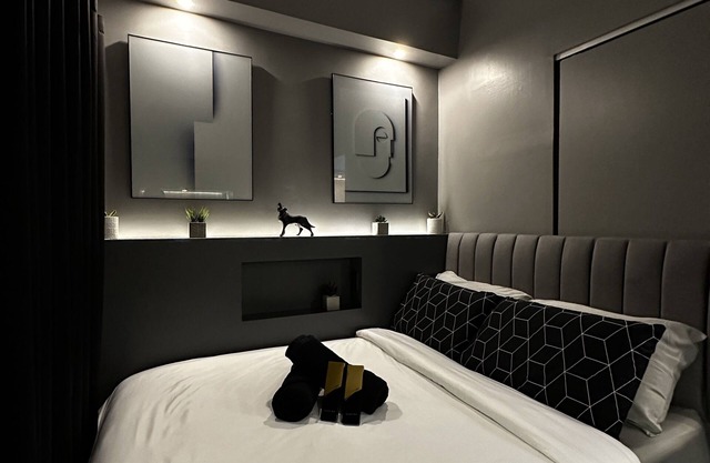 EmmaSleep, DysonFan, Netflix, Disney+, PS4™ - 1BR w/Balcony - City & Pool View
