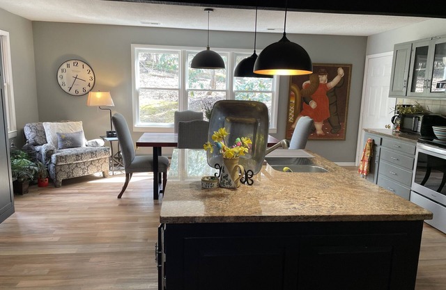 Enchanted Escape-Hidden Gem Close to Asheville!