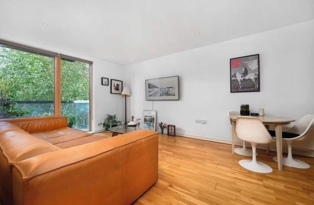 Enchanting 1-bedroom apartment in Shoreditch, London in architect building