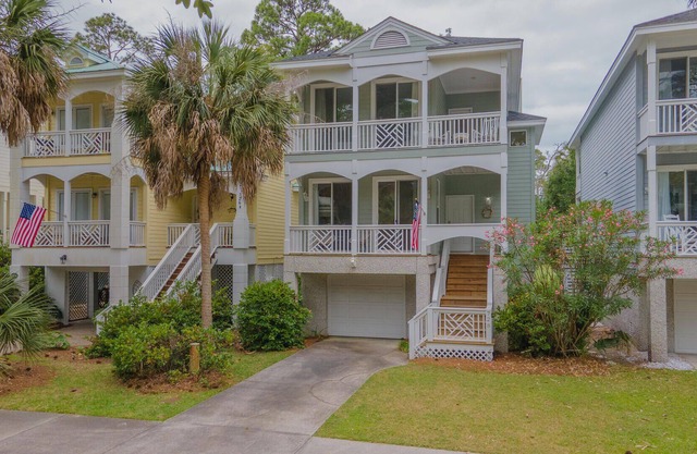 Enchanting Island North Retreat: Serene Surroundings,Amenities,Golf Course Views