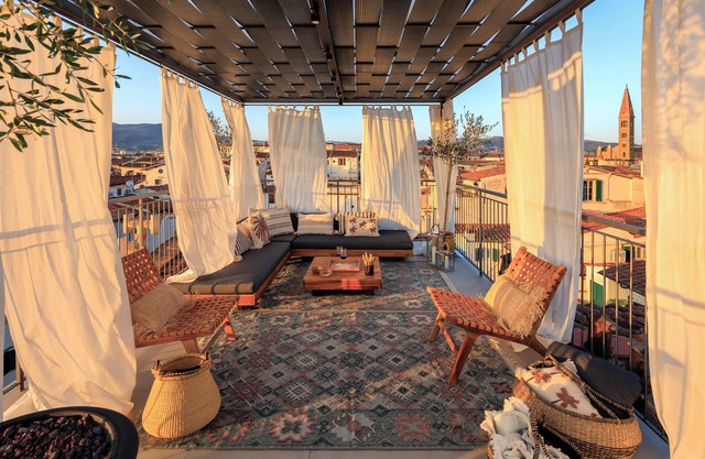 ENCHANTING PENTHOUSE in the Heart of Florence with 360° Panoramic View.