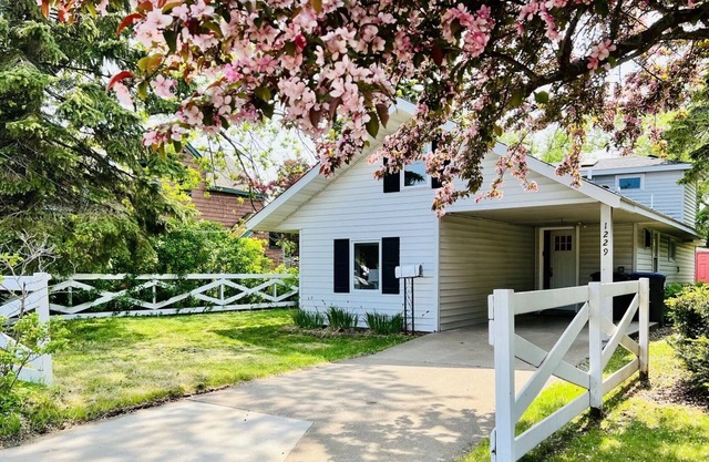 Enchanting Train Car Retreat Close to the Beach